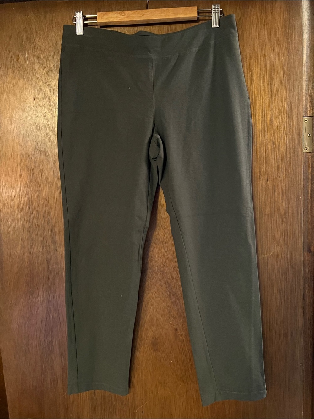 EILEEN FISHER Slim Ankle Pant. Sz Medium. Olive green.